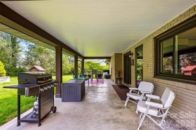 910 Rutledge Annex, Hendersonville, NC 28739