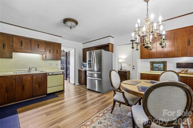 910 Rutledge Annex, Hendersonville, NC 28739