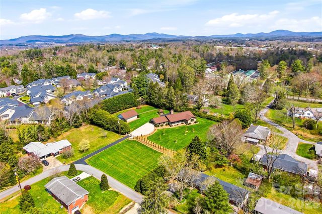 910 Rutledge Annex, Hendersonville, NC 28739