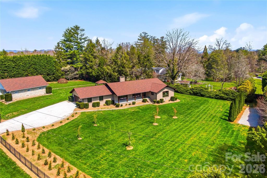 910 Rutledge Annex, Hendersonville, NC 28739