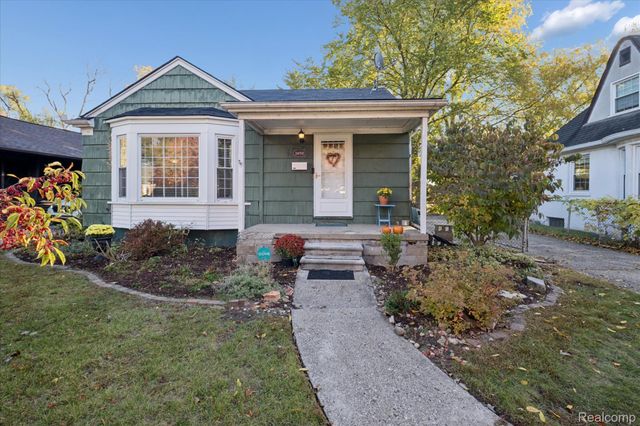 24700 Westhampton Street, Oak Park, MI 48237