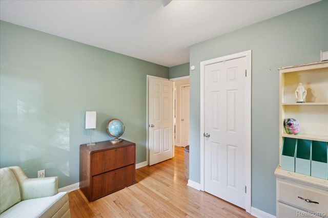 24700 Westhampton Street, Oak Park, MI 48237