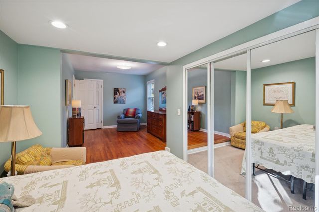 24700 Westhampton Street, Oak Park, MI 48237