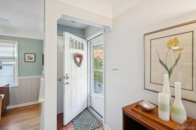 24700 Westhampton Street, Oak Park, MI 48237