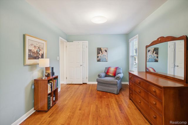 24700 Westhampton Street, Oak Park, MI 48237