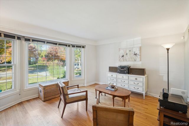 24700 Westhampton Street, Oak Park, MI 48237