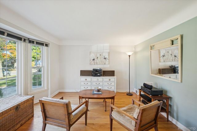 24700 Westhampton Street, Oak Park, MI 48237