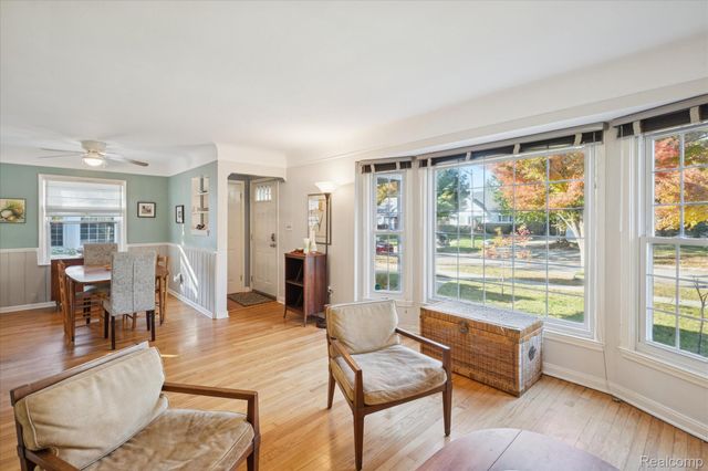 24700 Westhampton Street, Oak Park, MI 48237