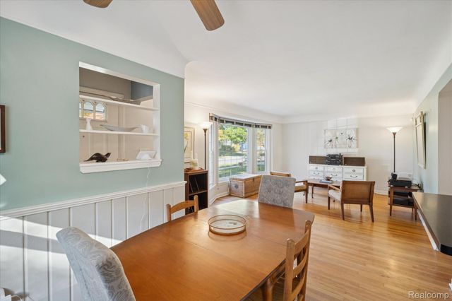 24700 Westhampton Street, Oak Park, MI 48237