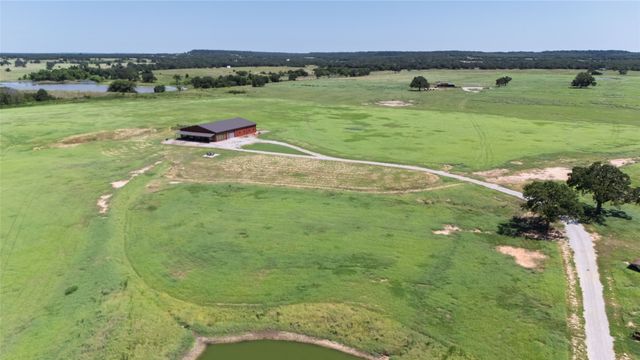 1370 Parker Dairy Road, Alvord, TX 76225