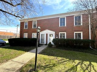 1414 Pebblecreek Drive, Glenview, IL 60025
