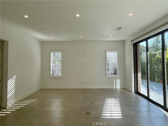 125 Avento, Irvine, CA 92602