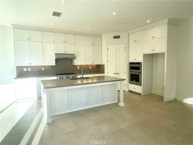 125 Avento, Irvine, CA 92602