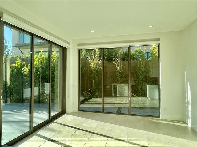 125 Avento, Irvine, CA 92602