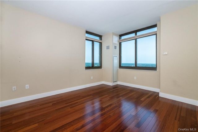 175 Huguenot Street 1802, New Rochelle, NY 10801