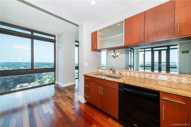 175 Huguenot Street 1802, New Rochelle, NY 10801