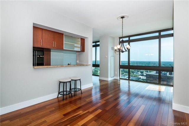 175 Huguenot Street 1802, New Rochelle, NY 10801