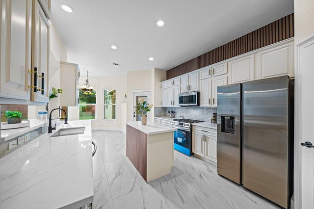 14511 Middle Bluff Trail, Cypress, TX 77429