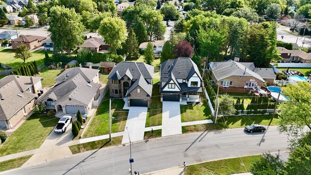 9235 Crescent Court, Oak Lawn, IL 60453