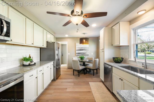 25335 Waycross, Southfield, MI 48033