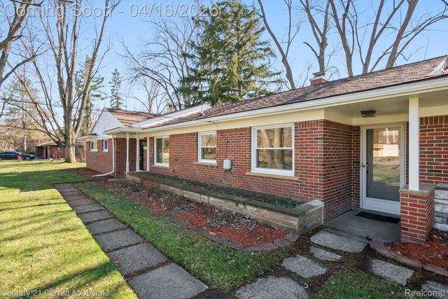 25335 Waycross, Southfield, MI 48033