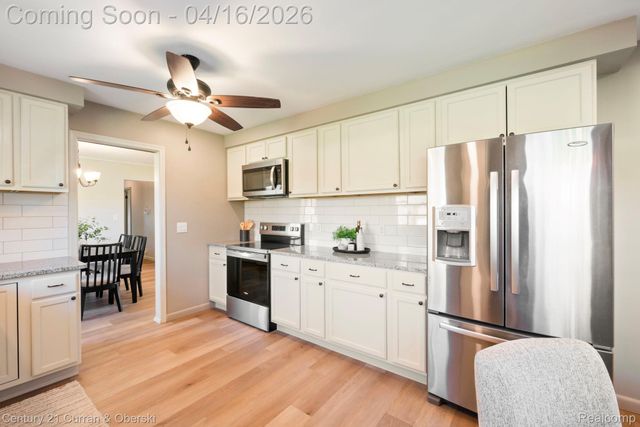 25335 Waycross, Southfield, MI 48033