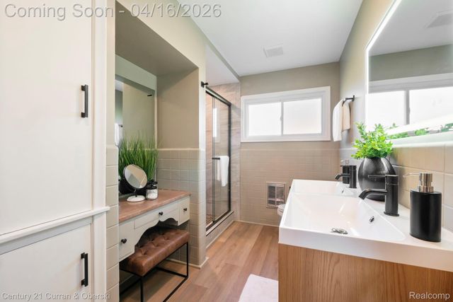 25335 Waycross, Southfield, MI 48033