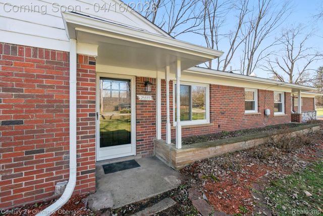 25335 Waycross, Southfield, MI 48033