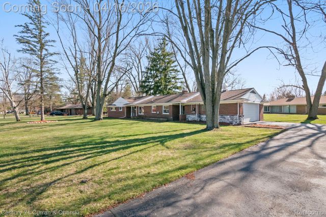 25335 Waycross, Southfield, MI 48033