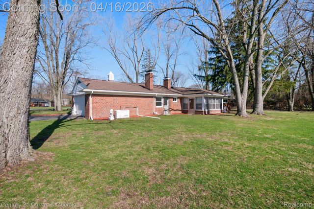 25335 Waycross, Southfield, MI 48033