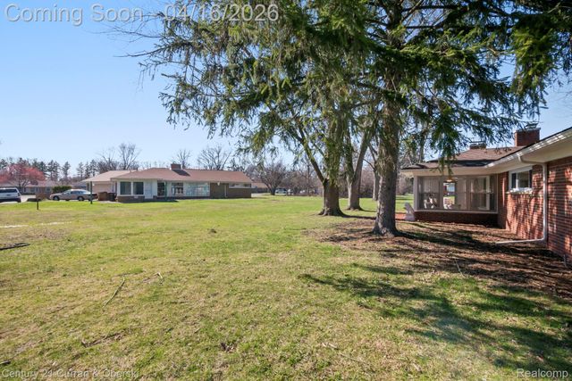 25335 Waycross, Southfield, MI 48033