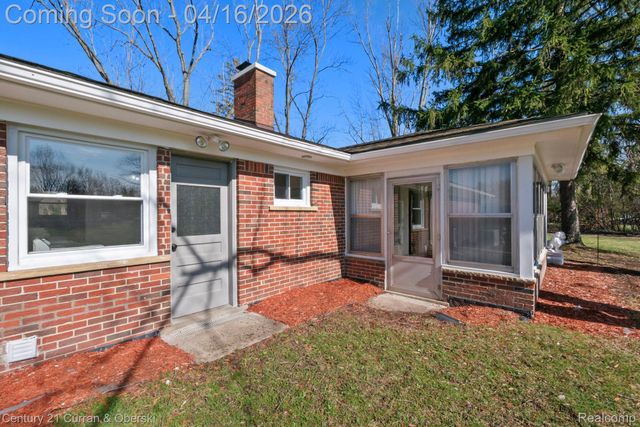 25335 Waycross, Southfield, MI 48033