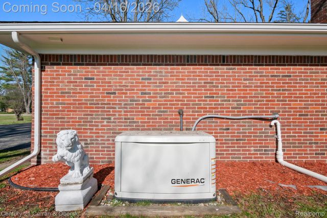 25335 Waycross, Southfield, MI 48033