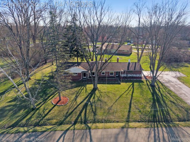 25335 Waycross, Southfield, MI 48033