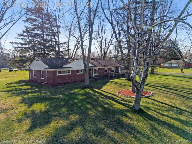 25335 Waycross, Southfield, MI 48033