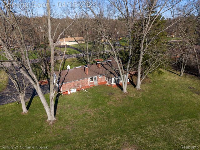 25335 Waycross, Southfield, MI 48033