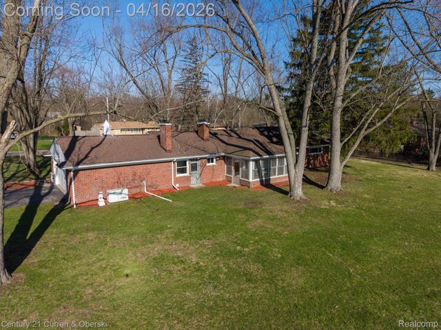 25335 Waycross, Southfield, MI 48033