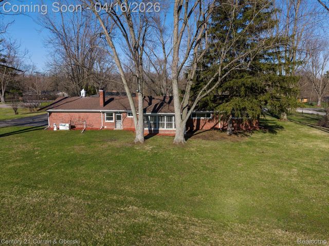 25335 Waycross, Southfield, MI 48033