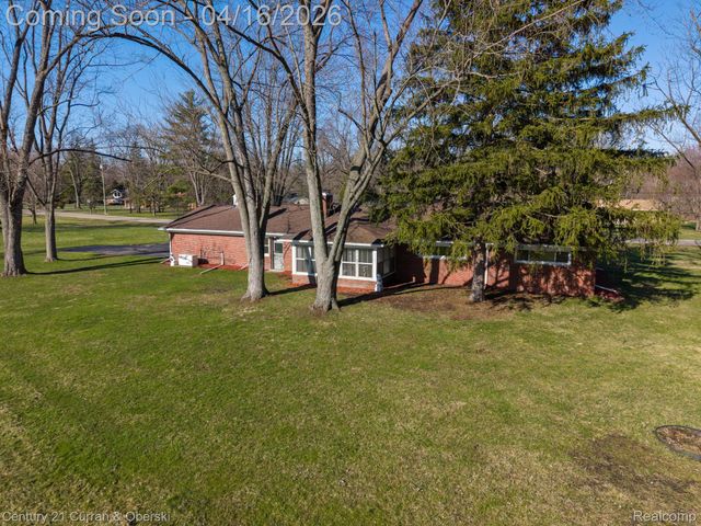 25335 Waycross, Southfield, MI 48033