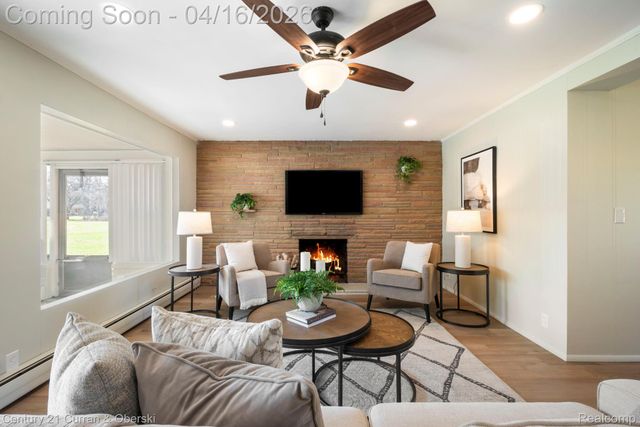 25335 Waycross, Southfield, MI 48033