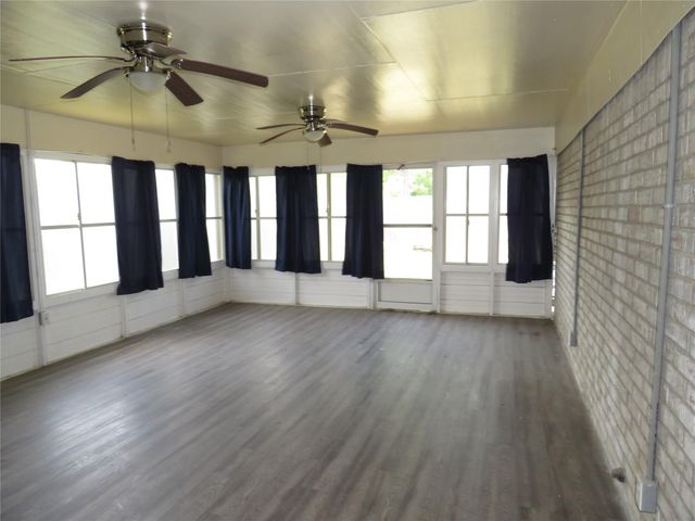 2602 31st Avenue N, Texas City, TX 77590