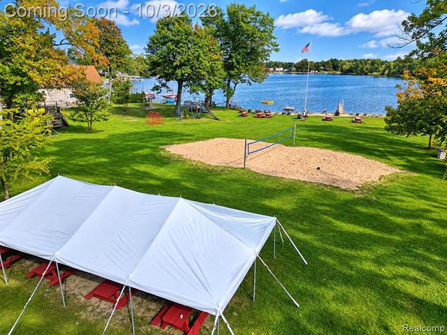 7795 Circle Boulevard, West Bloomfield, MI 48323