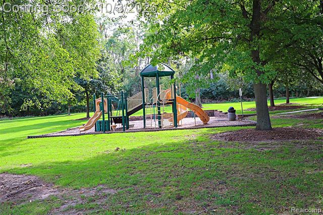 7795 Circle Boulevard, West Bloomfield, MI 48323