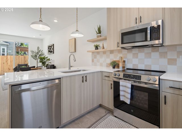 4510 Ne WYGANT St, Portland, OR 97218