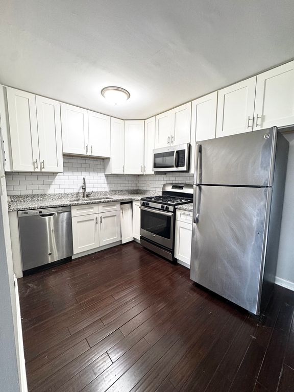 5644 W 105th Street 1W, Oak Lawn, IL 60453