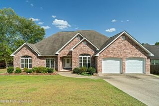 66 W Shore Drive, Hattiesburg, MS 39402