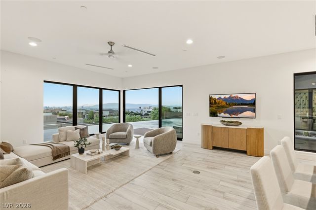 2208 Overlook Canyon Lane, Henderson, NV 89052