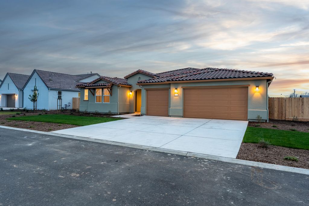 6521 W Wood Drive Lot1048, Visalia, CA 93277