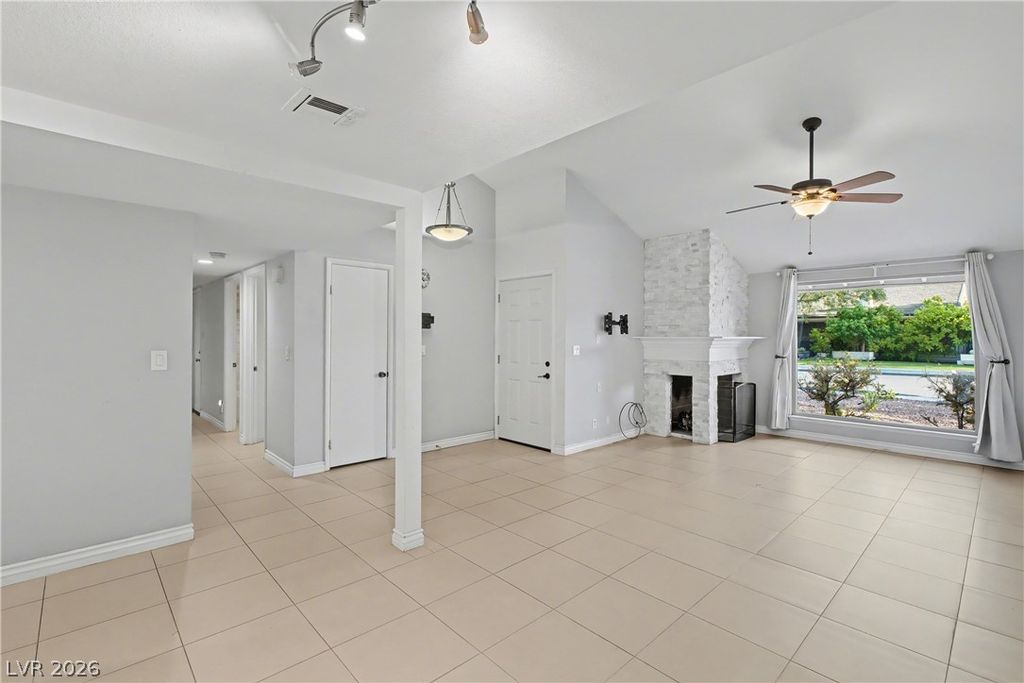 Image 15 of property listing at 5620 Roseridge Avenue, Las Vegas, NV 89107
