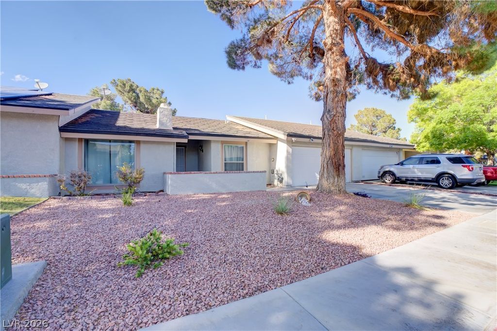 Image 2 of property listing at 5620 Roseridge Avenue, Las Vegas, NV 89107